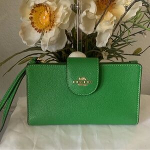 COACH LARGE TECH PHONE WALLET IN KELLY GREEN LEATHER C2869